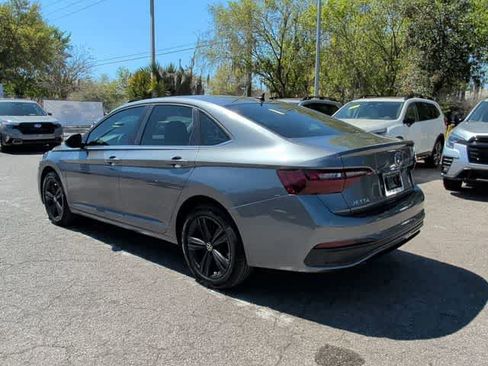 Used 2023 Volkswagen Jetta SE image 4