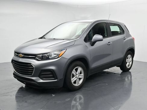 Used 2020 Chevrolet Trax LS FWD image 4
