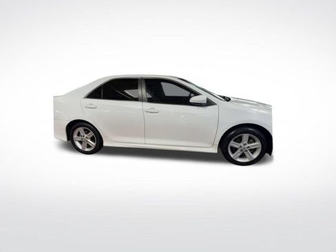 Used 2014 Toyota Camry SE FWD image 2