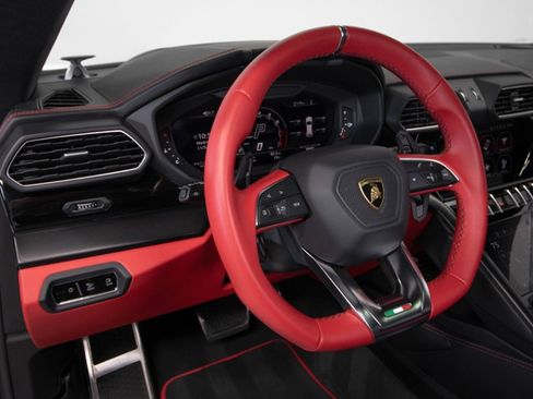 Used 2022 Lamborghini Urus image 22