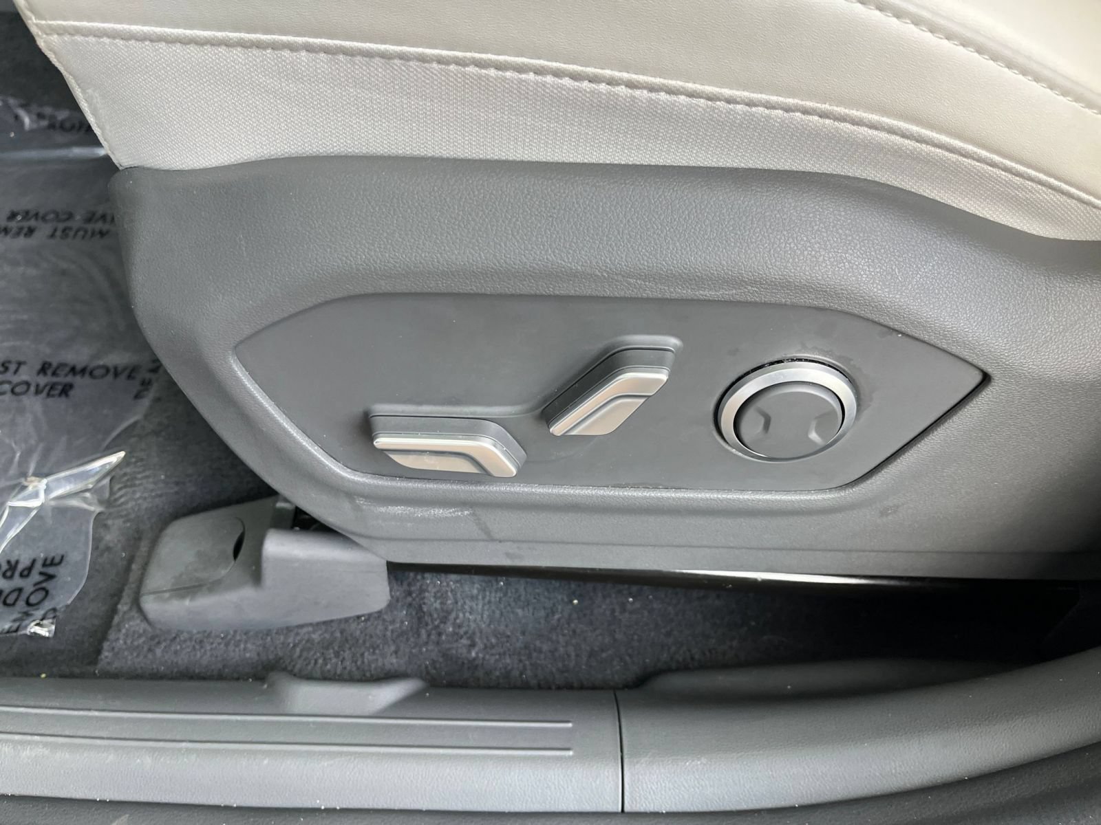 Used 2024 Chrysler Voyager LX FWD image 25
