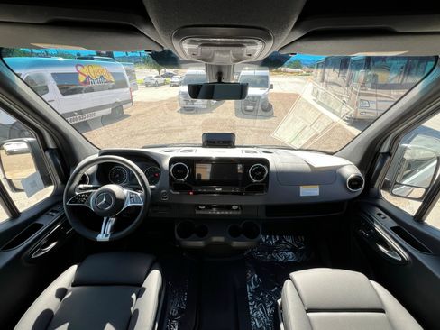 New 2025 Mercedes-Benz Sprinter 2500 image 9