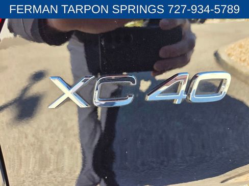 Used 2020 Volvo XC40 T5 Momentum w/ Premium Package image 16