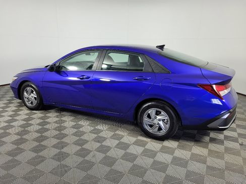 Used 2024 Hyundai Elantra SE FWD image 3