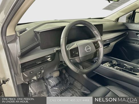 Used 2025 Nissan Murano SV FWD image 10