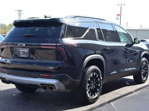 Used 2024 Chevrolet Traverse Z71 w/ Enhanced Driving Package AWD/4WD image 17