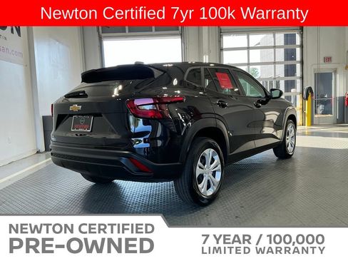 Used 2025 Chevrolet Trax LS FWD image 18