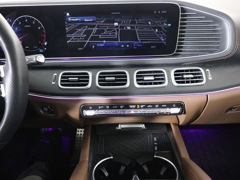 Used 2025 Mercedes-Benz GLS 450 4MATIC image 25