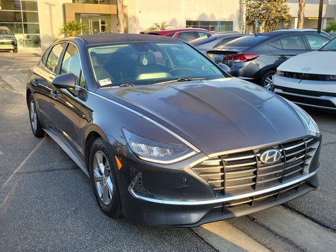 Used 2021 Hyundai Sonata SE w/ Preferred Accessory Package FWD image 3