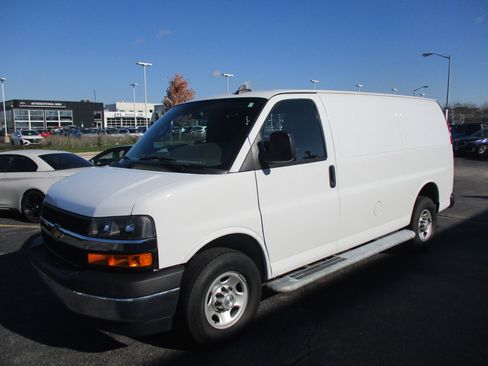 Used 2021 Chevrolet Express 2500 w/ Driver Convenience Package image 5