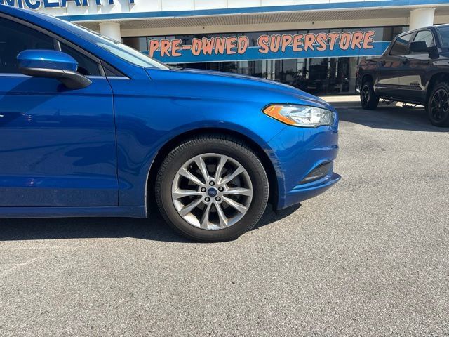 Used 2017 Ford Fusion SE w/ Fusion SE Technology Package FWD image 11