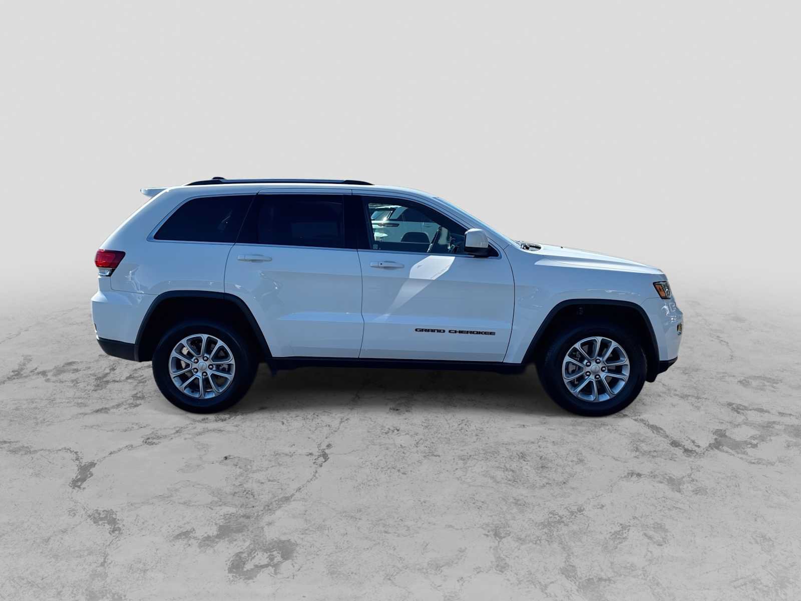 Used 2021 Jeep Grand Cherokee Laredo X AWD/4WD image 9