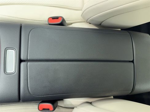 Used 2025 Mercedes-Benz E 350 Sedan w/ Winter Package image 39