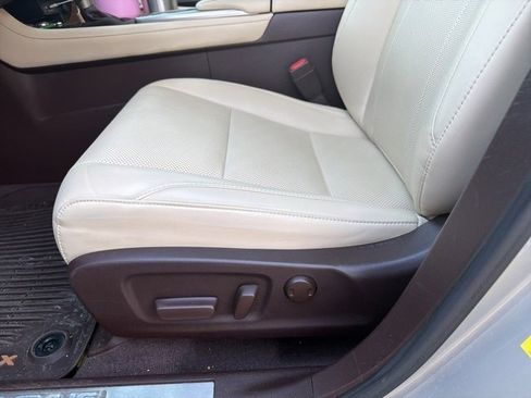 Used 2020 Lexus RX 350L Premium image 9