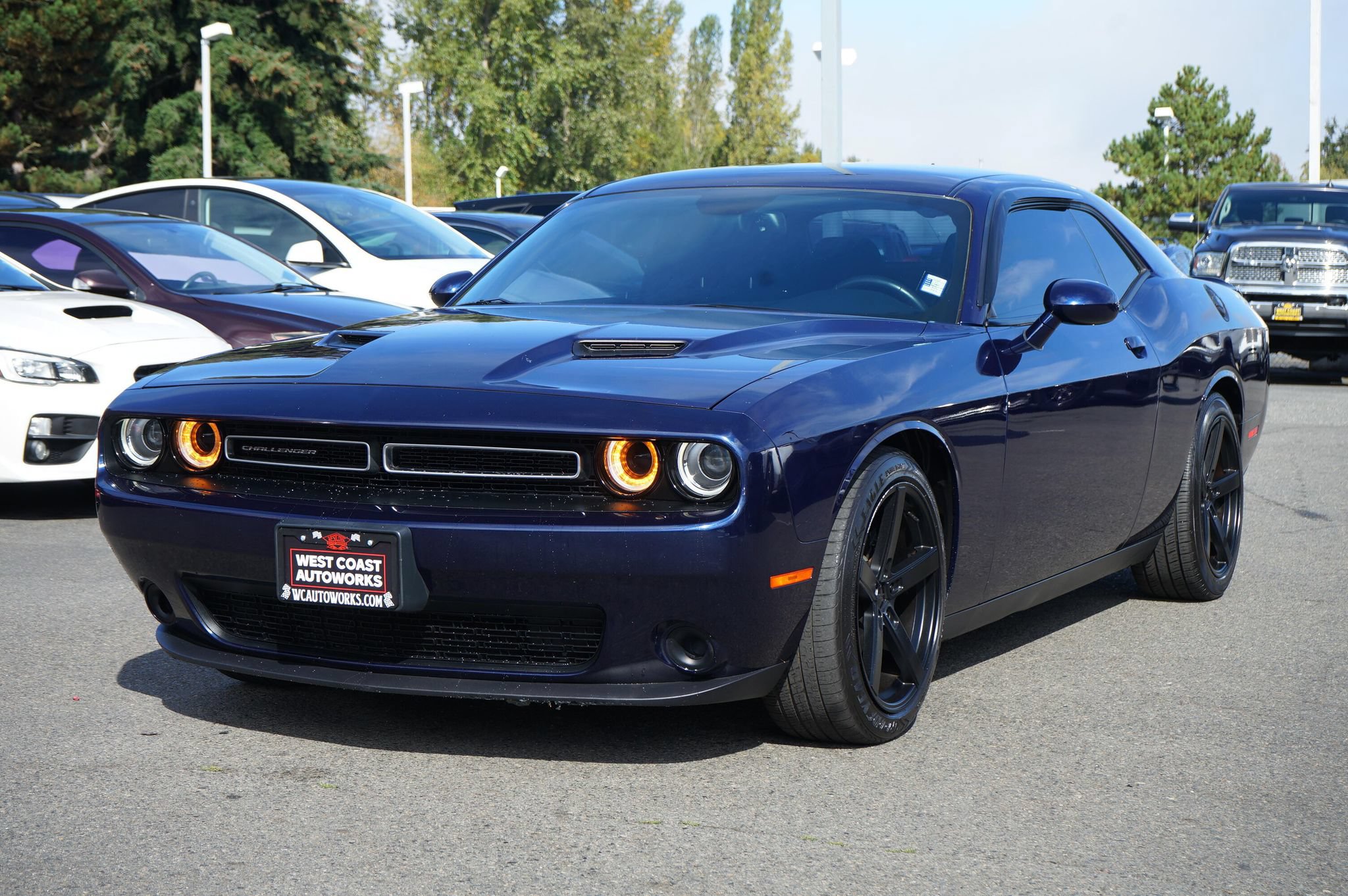 Used 2015 Dodge Challenger SXT w/ Driver Convenience Group RWD image 2