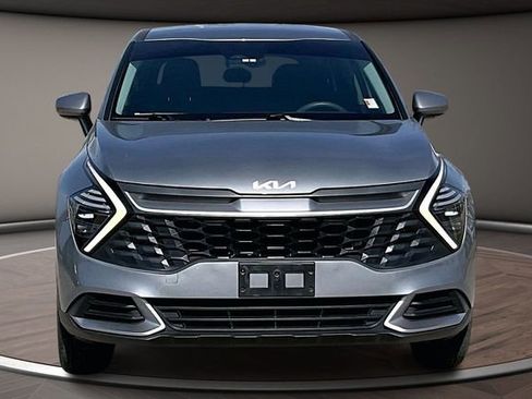 Used 2024 Kia Sportage LX image 3
