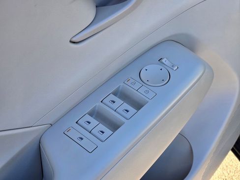 Certified 2025 Hyundai Kona SEL image 28