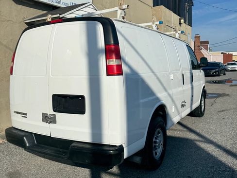 Used 2012 Chevrolet Express 2500 RWD image 4