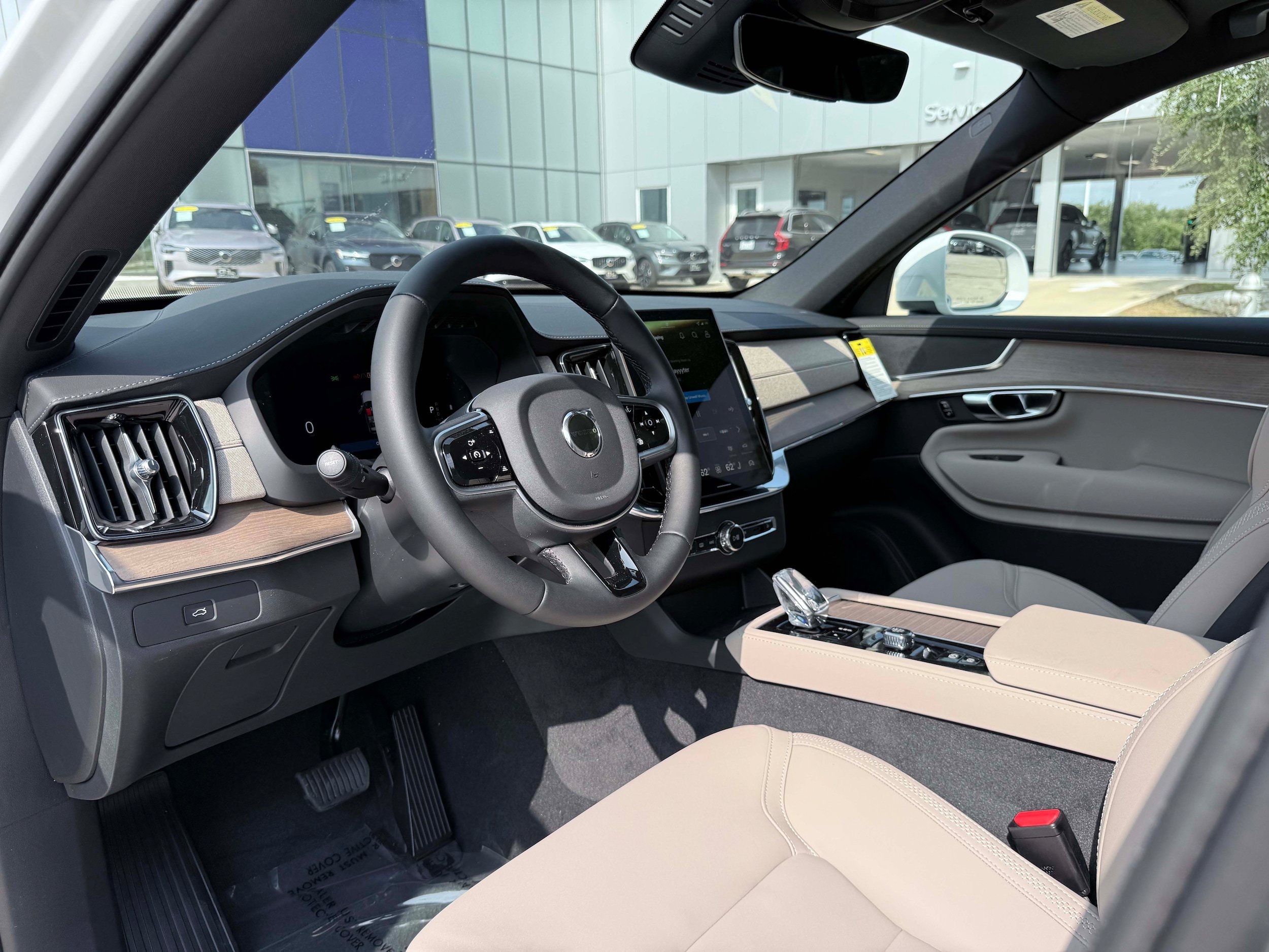 New 2026 Volvo XC90 B6 Plus w/ Protection Package Premier AWD/4WD image 12
