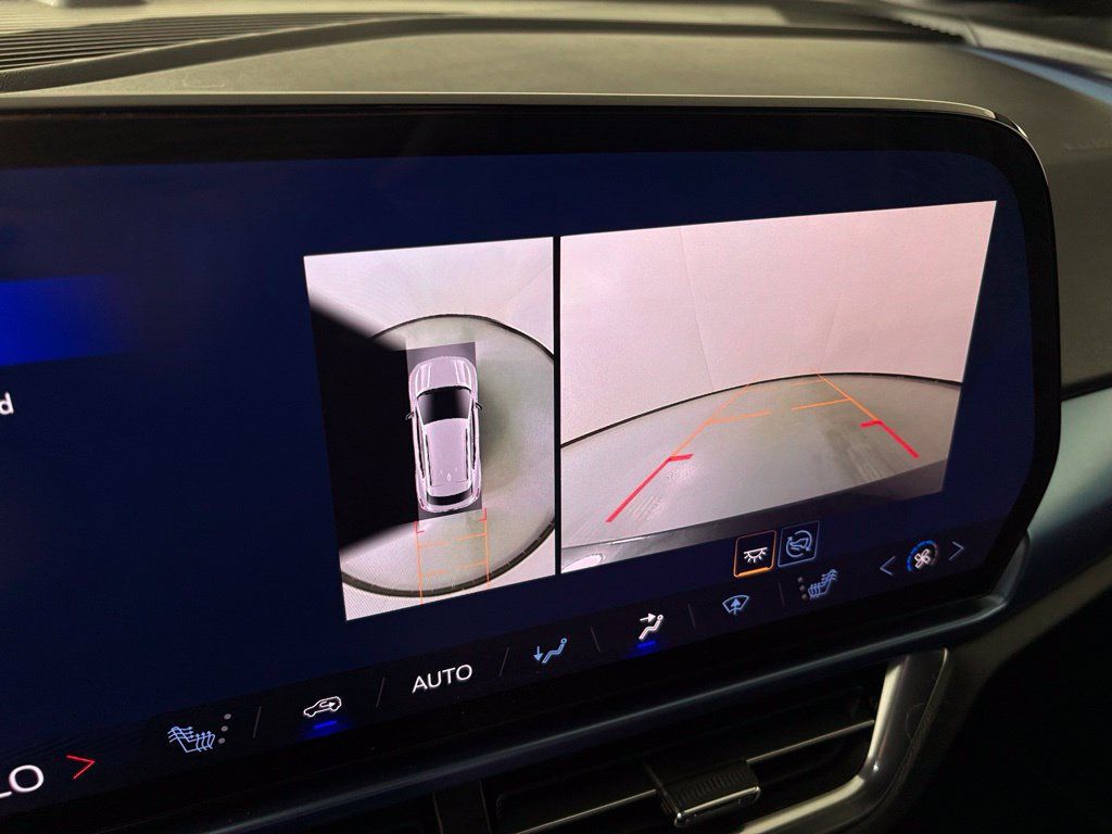 Used 2024 Chevrolet Equinox EV LT w/ LPO, Active Package FWD image 29