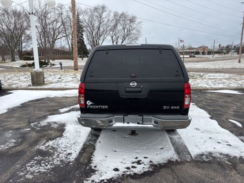 Used 2013 Nissan Frontier SV image 6