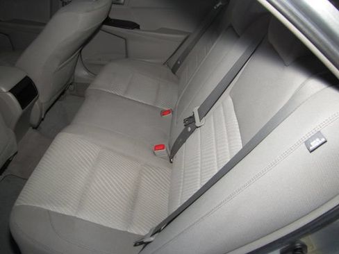Used 2016 Toyota Camry LE FWD image 11