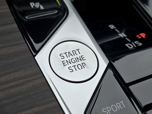 Used 2025 BMW X5 xDrive40i w/ Climate Comfort Package image 27