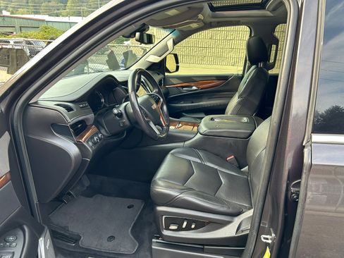 Used 2018 Cadillac Escalade ESV Luxury image 13