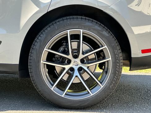 Certified 2025 Porsche Macan AWD/4WD image 31