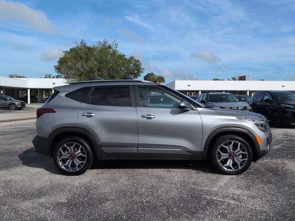 Used 2023 Kia Seltos SX w/ SX Sunroof Package AWD/4WD image 3