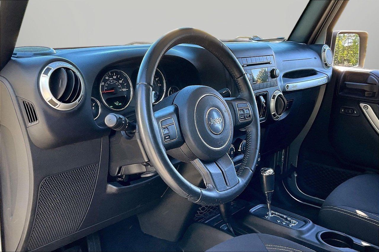 Certified 2018 Jeep Wrangler Unlimited Sahara AWD/4WD image 15