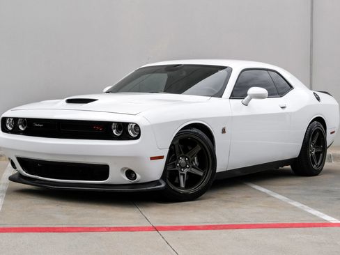 Used 2021 Dodge Challenger R/T Scat Pack RWD image 6