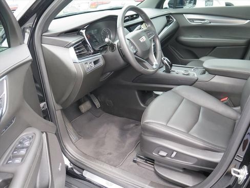 Certified 2024 Cadillac XT6 Luxury FWD image 8