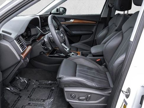 Used 2023 Audi Q5 e Premium Plus w/ Premium Plus Package image 12