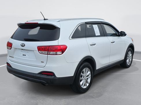 Used 2016 Kia Sorento LX image 5