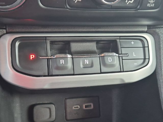 Used 2023 GMC Acadia SLE w/ LPO, Floor Liner Package FWD image 19