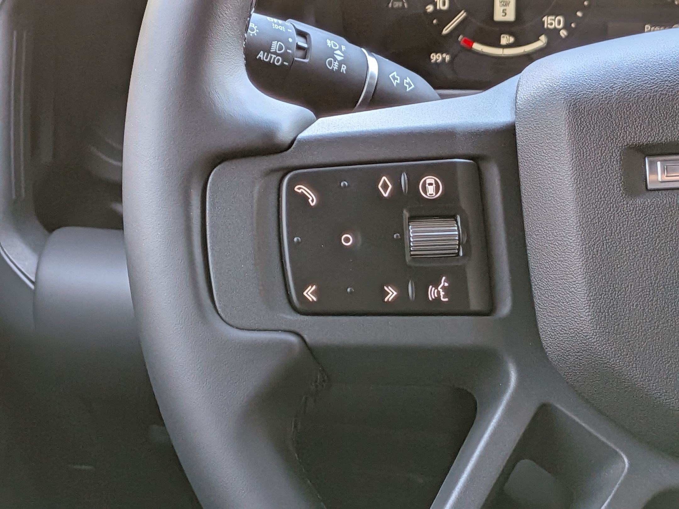 New 2026 Land Rover Defender 110 X-Dynamic SE AWD/4WD image 16
