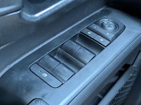 Used 2025 Toyota Tacoma SR5 image 33