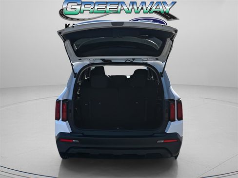 Used 2023 Kia Sorento LX image 10