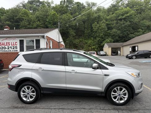 Used 2017 Ford Escape SE w/ Equipment Group 201A AWD/4WD image 4