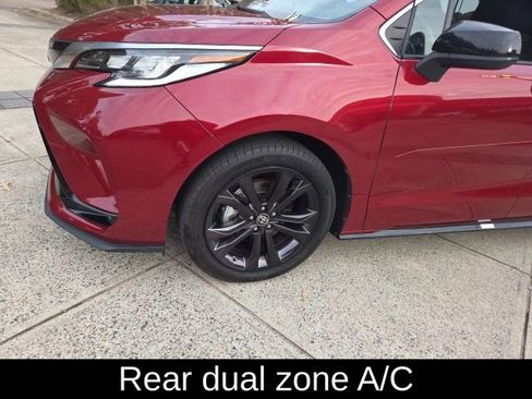 Used 2023 Toyota Sienna XSE w/ XSE Plus Package FWD image 8