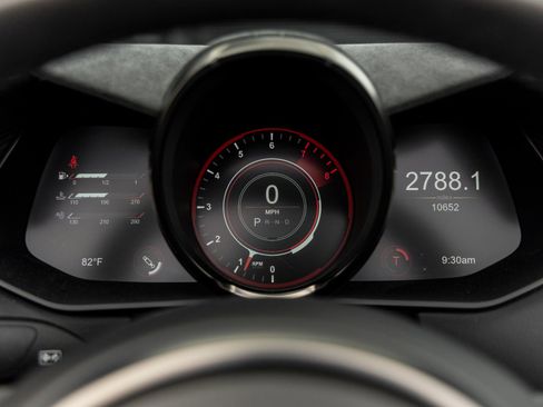 Used 2023 Aston Martin V8 Vantage Roadster RWD image 34