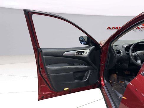 Used 2019 Nissan Pathfinder SL FWD image 18
