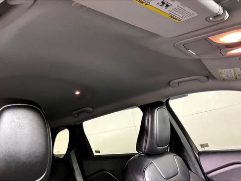 Used 2020 Jeep Cherokee Latitude Plus image 14