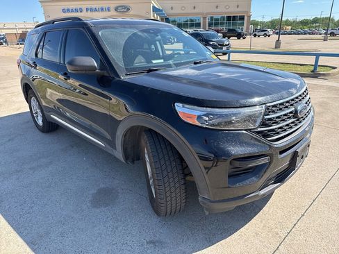 Used 2022 Ford Explorer XLT image 18
