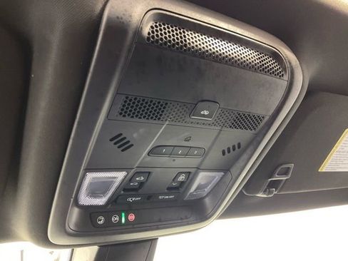 Used 2023 Cadillac XT6 Sport w/ Technology Package image 16