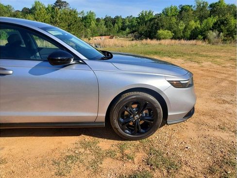 Used 2025 Honda Accord SE image 12