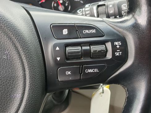 Used 2017 Kia Sorento LX w/ LX Convenience Package image 27