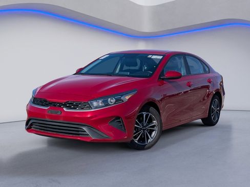 Used 2024 Kia Forte LXS image 2