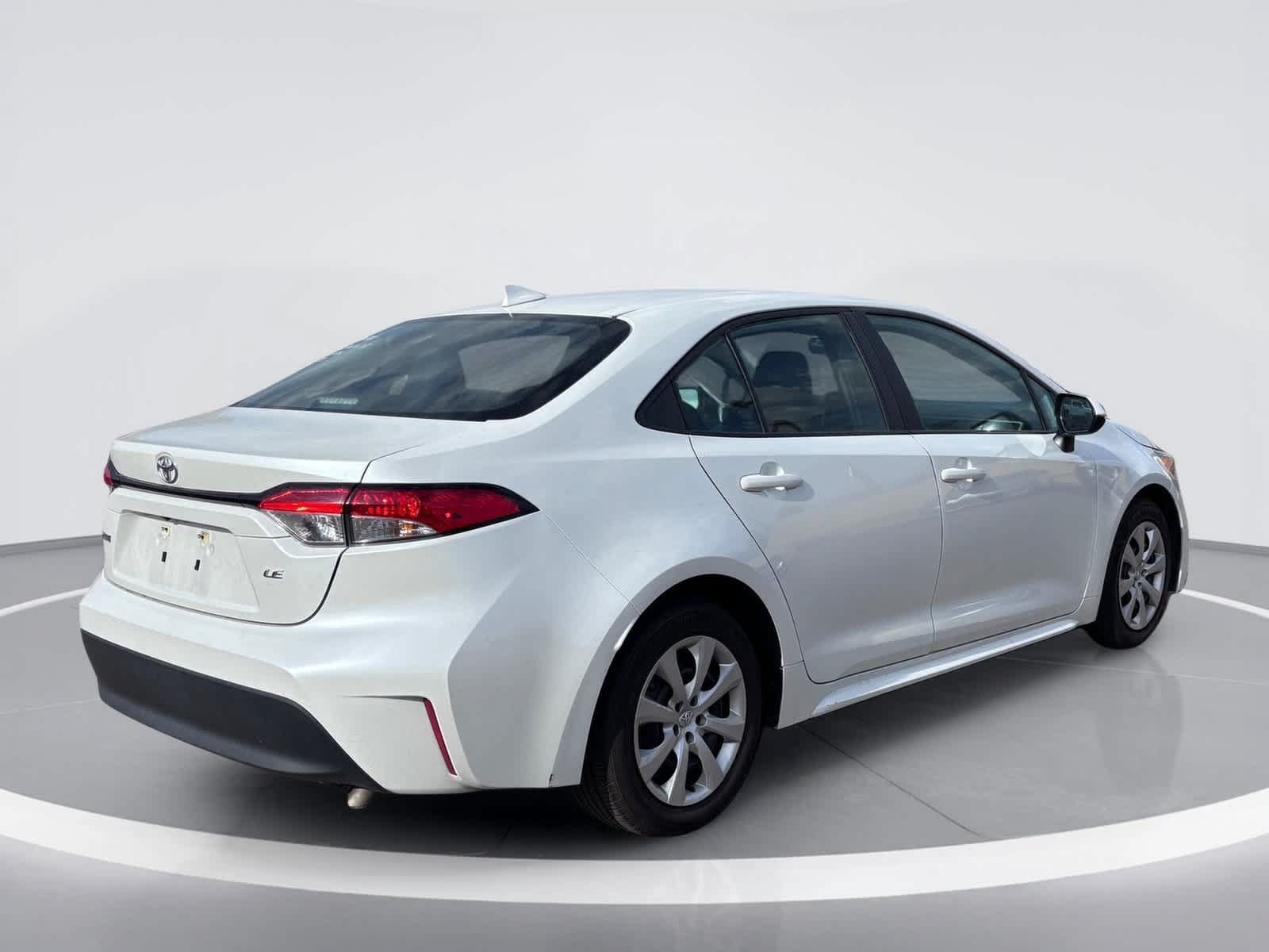 Used 2025 Toyota Corolla LE FWD image 4